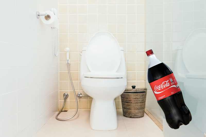 Coca-cola desentope vaso sanitário